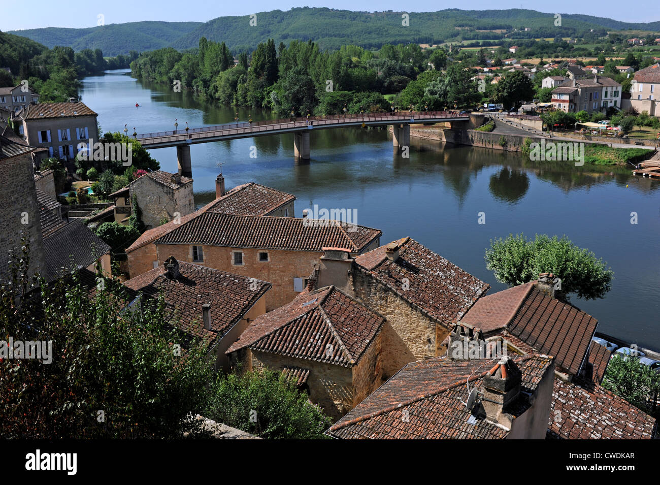 Il centro storico e la città medievale di Puy l Eveque nel sacco regione del sud-ovest della Francia Europa Foto Stock