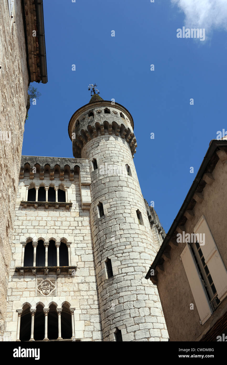 L'abbazia nel centro storico e la città medievale di Rocamadour nel sacco regione del sud-ovest della Francia Europa Foto Stock