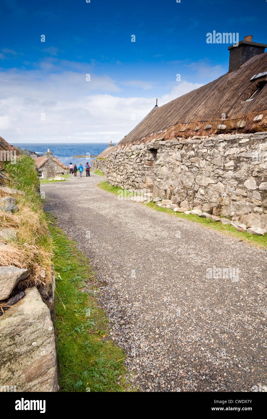 Gearrannan blackhouse villaggio nei pressi di Carloway sull'isola di Lewis nelle Ebridi Esterne, REGNO UNITO Foto Stock