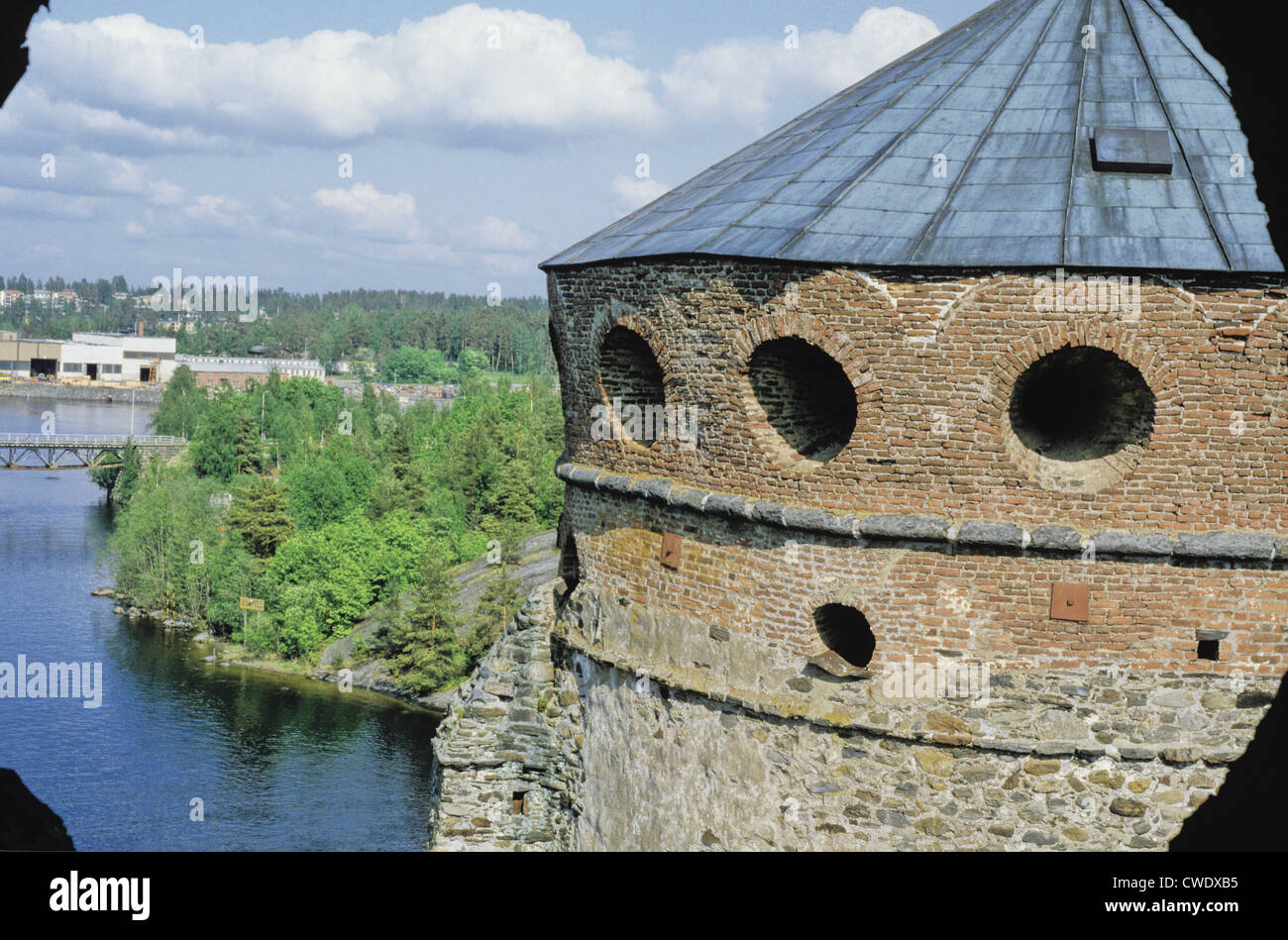 Olavinlinna è un quindicesimo secolo tre-torre castello situato a Savonlinna, Finlandia. Foto Stock