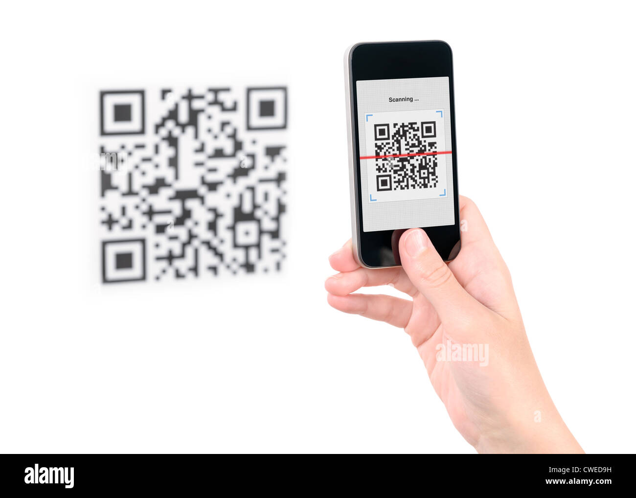 Acquisire il codice QR su mobile smart phone. Isolato su bianco. Foto Stock