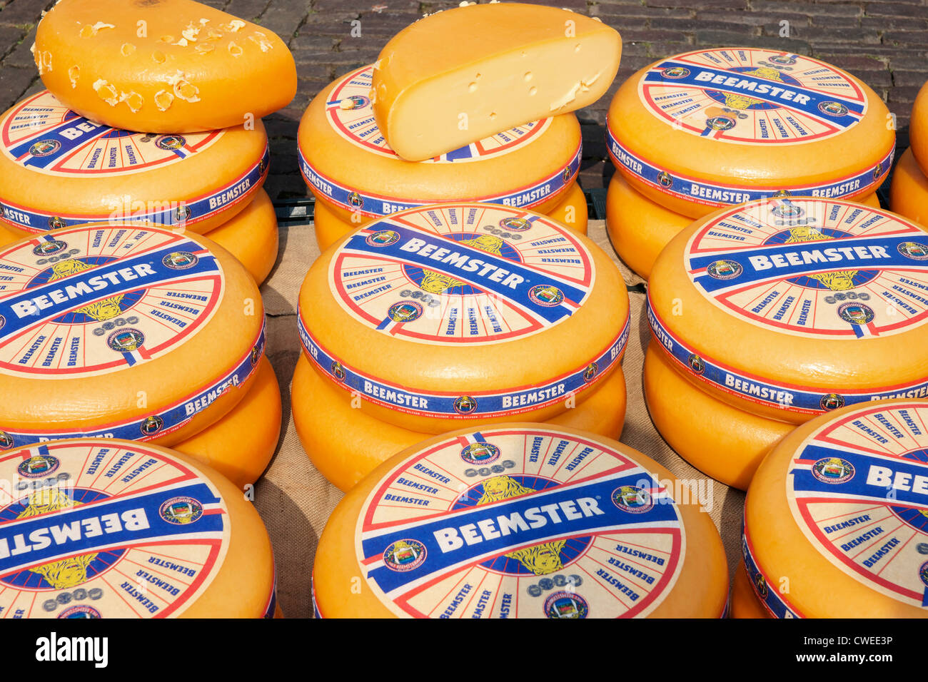 Beemster formaggio Gouda a Alkmaar Cheesemarket, Alkmaar, North Holland, Paesi Bassi. Foto Stock