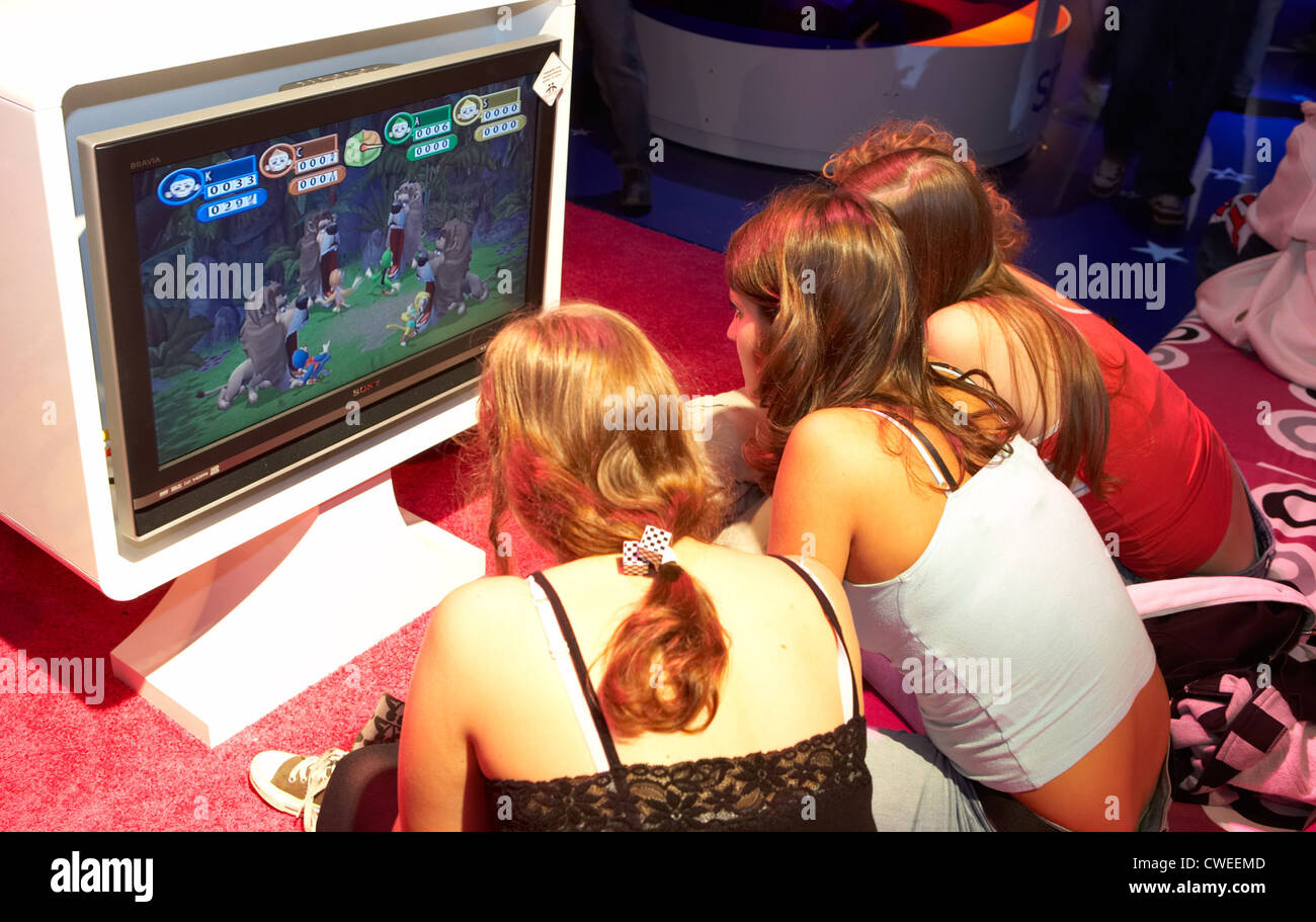 Leipzig - ragazze giocare insieme alla Games Convention Foto Stock