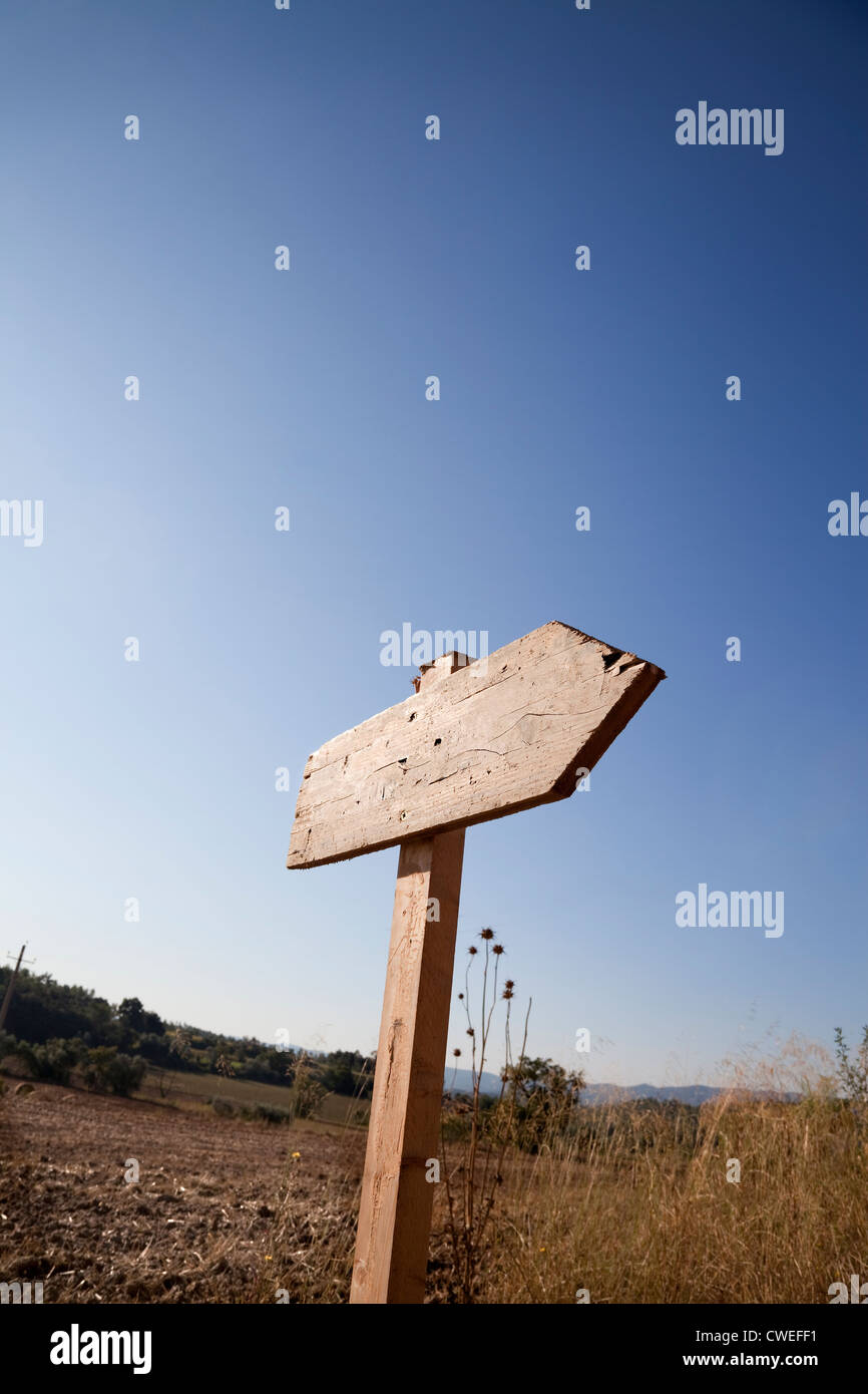 Paese antico cartello stradale con una copia a vuoto dello spazio. Foto Stock