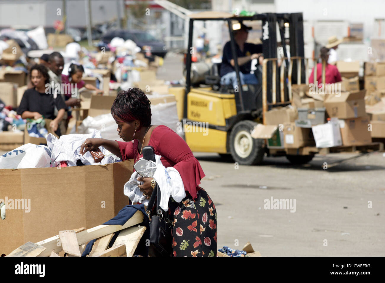 Hilfsgueterabholung dopo l uragano Katrina Foto Stock