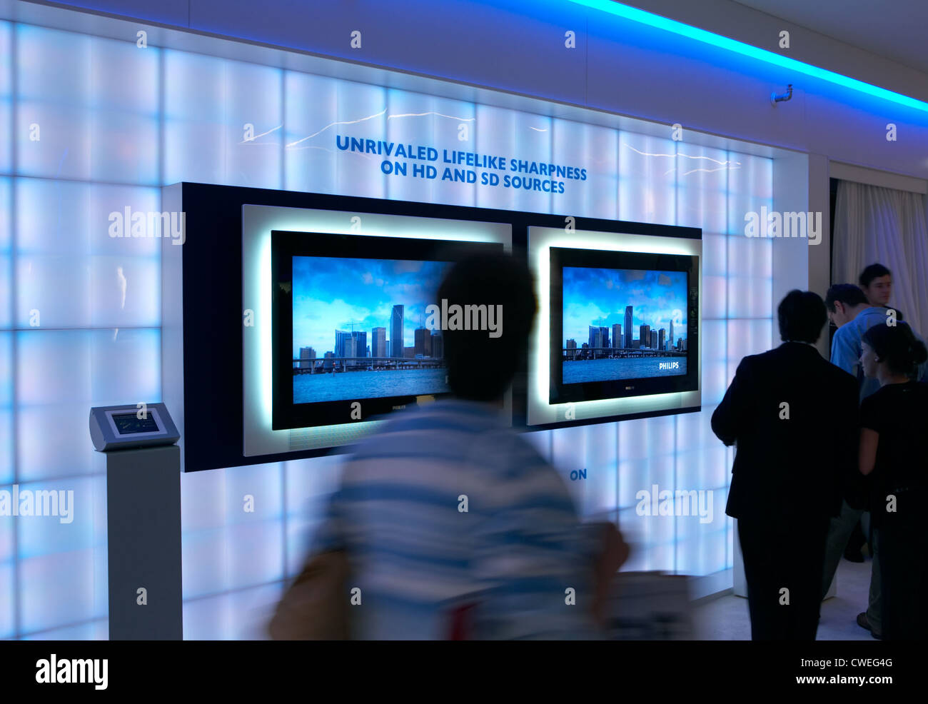 Philips presenta i nuovi modelli di schermi piatti presso lo stand dell'IFA Foto Stock