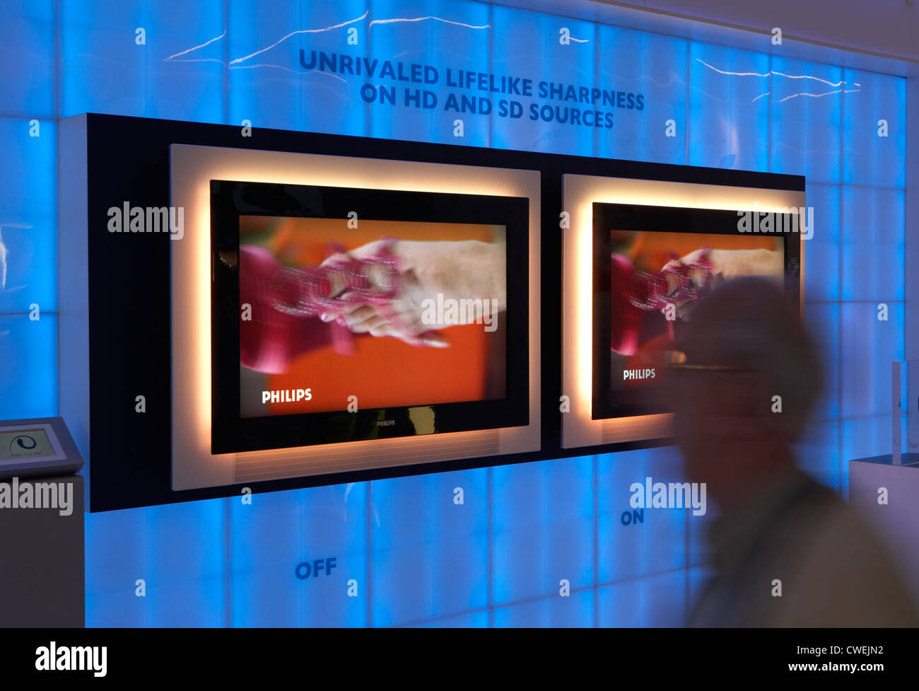 Philips presenta i nuovi modelli di schermi piatti presso lo stand dell'IFA Foto Stock