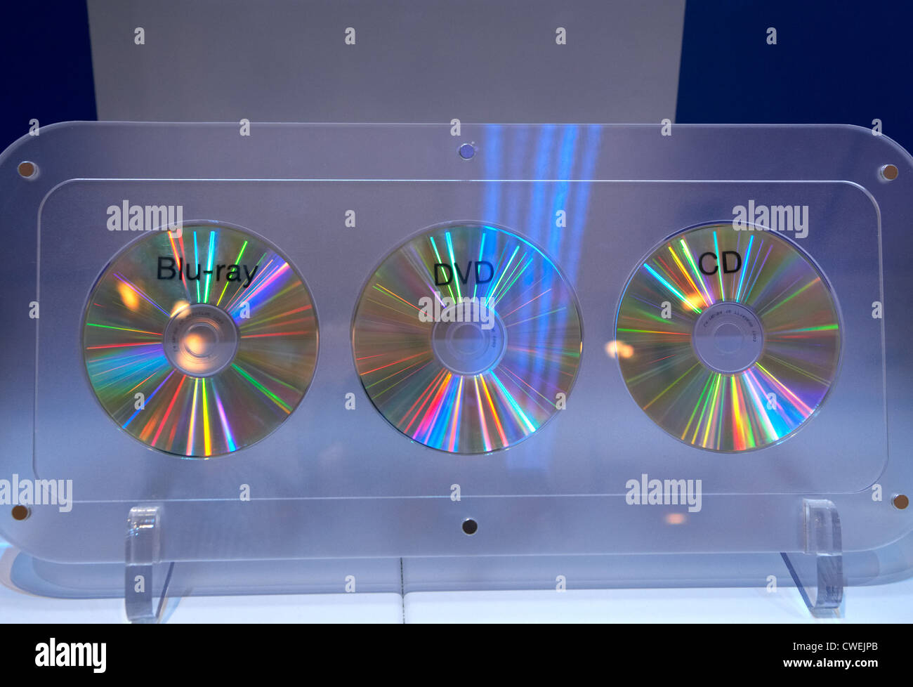 I supporti Blu-ray Disc, DVD e CD fianco a fianco Foto Stock