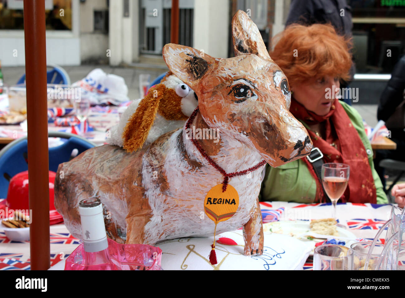 La Queen's Corgi cane! Le celebrazioni nella regina del Giubileo di diamante di Londra, 2012 Foto Stock