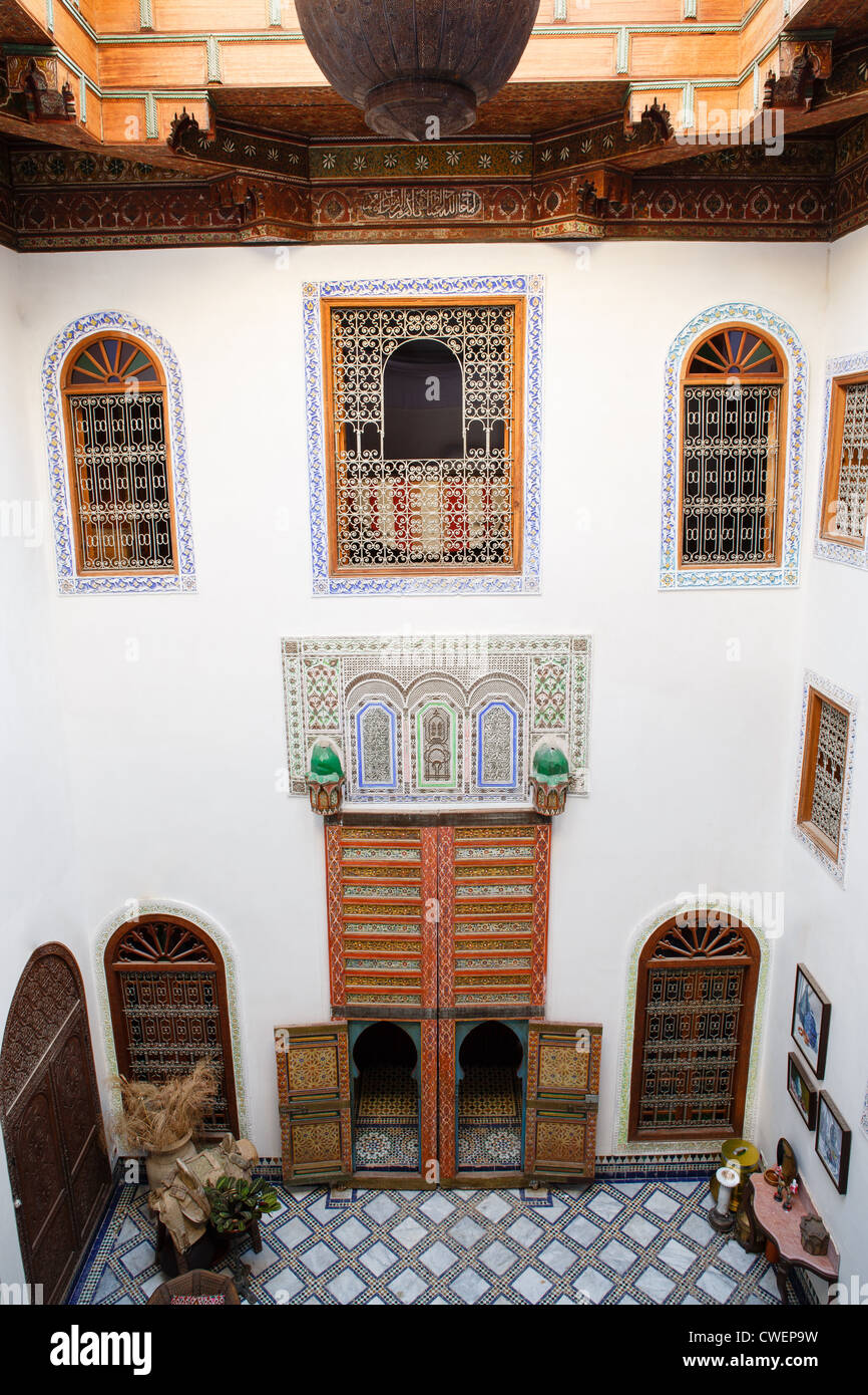 Luglio 2012 cortile interno, Riad Idrissy, Sieje Sidi Ahmed Chaoui, la Medina di Fez, Marocco Foto Stock