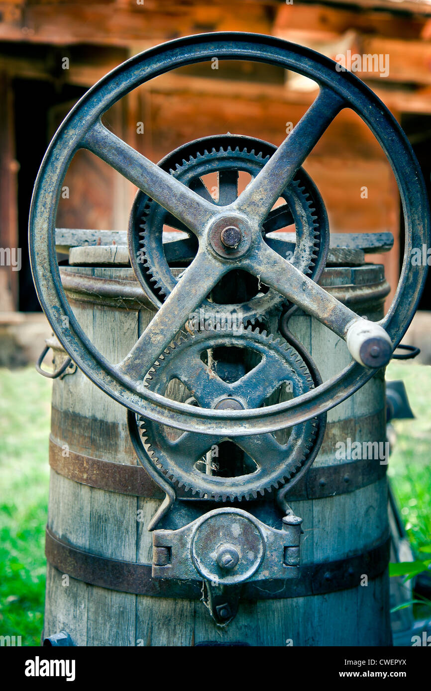 Ferro vecchio ingranaggi del macchinario per centrifuga Foto Stock