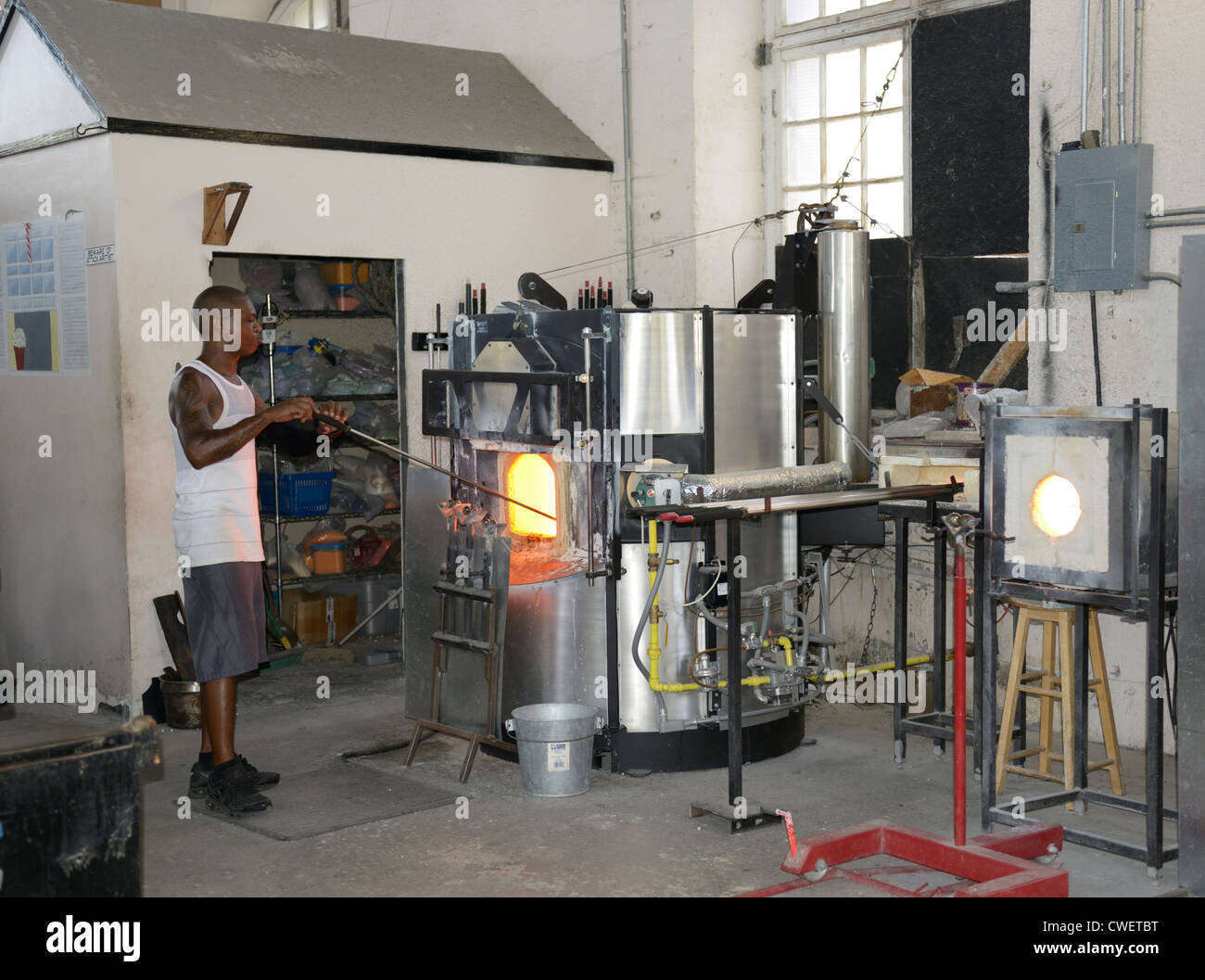 Glassblowing, vetrerie fabbrica, Royal Navy Dockyard, Bermuda Foto Stock