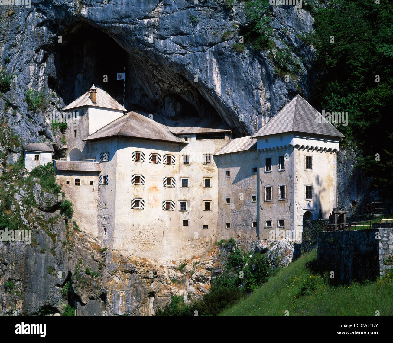 Il Castello di Predjama, vicino a Postojna, Notranjska, Slovenia. Foto Stock