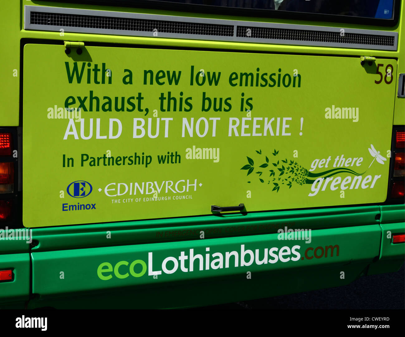"AULD MA NON REEKIE !", lo slogan sul bus di Edimburgo. Foto Stock