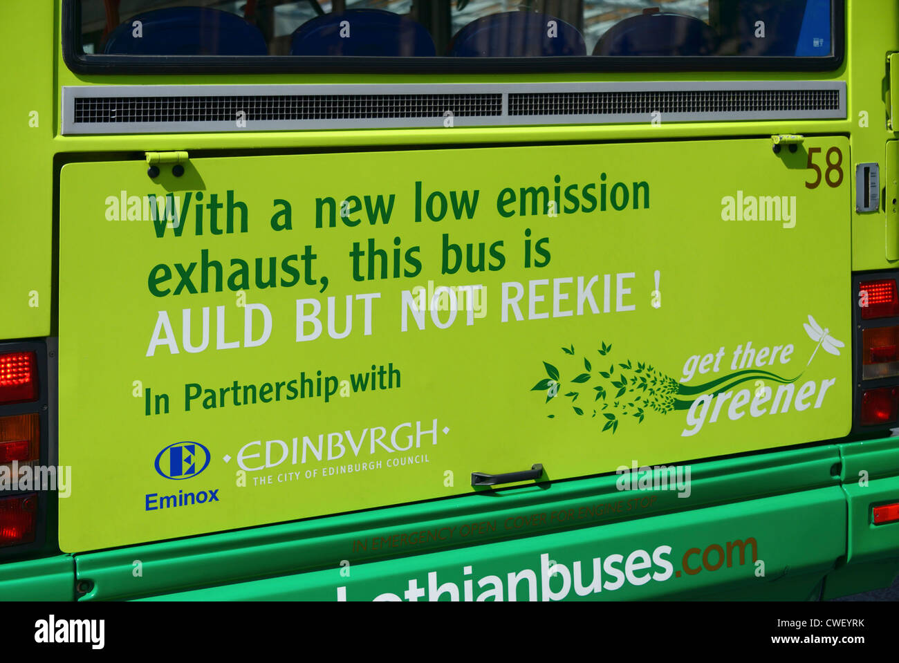 "AULD MA NON REEKIE !", lo slogan sul bus di Edimburgo. Foto Stock