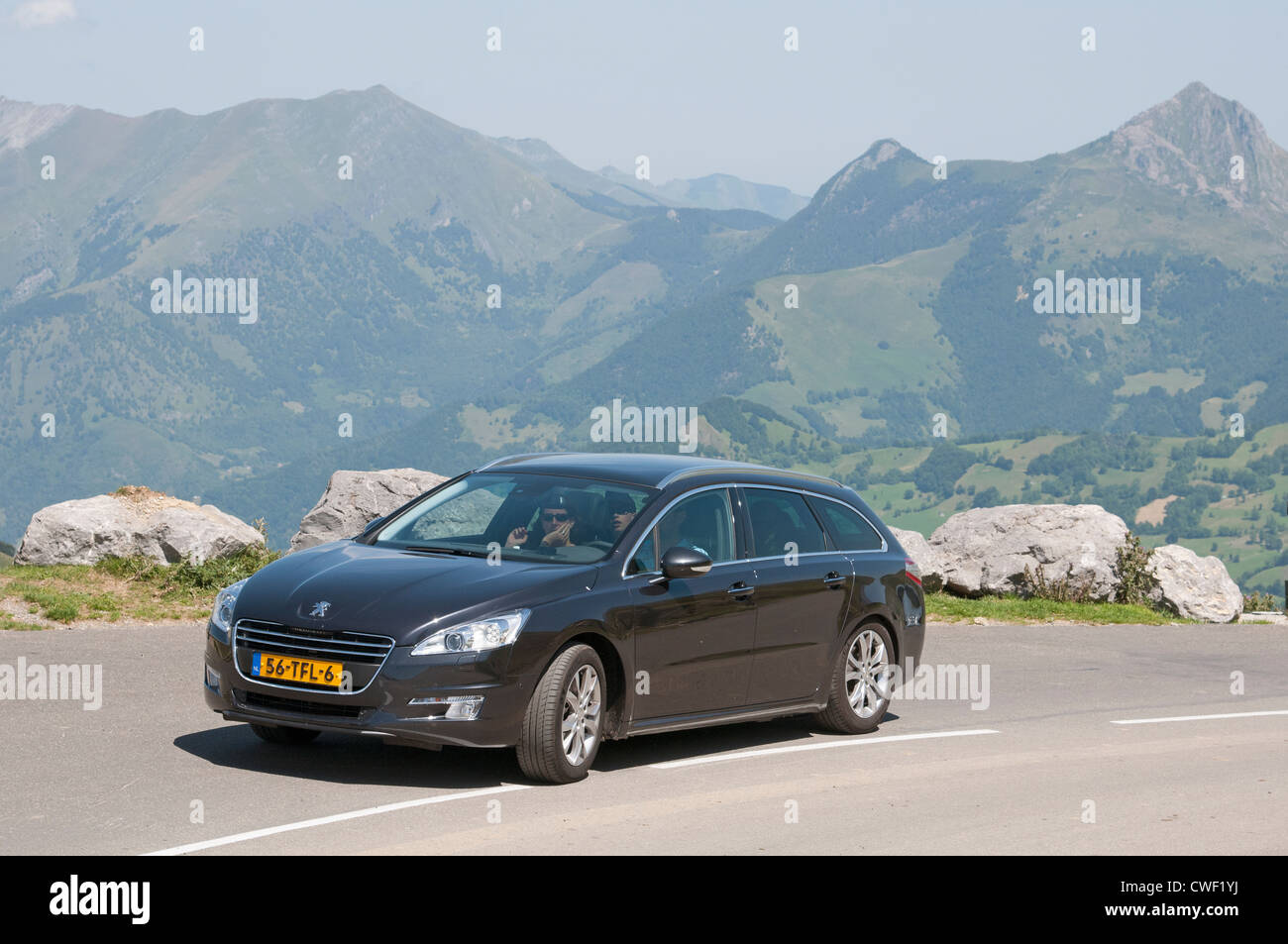 Paesi bassi registrati touring car nei Pirenei a sud-ovest della Francia Foto Stock