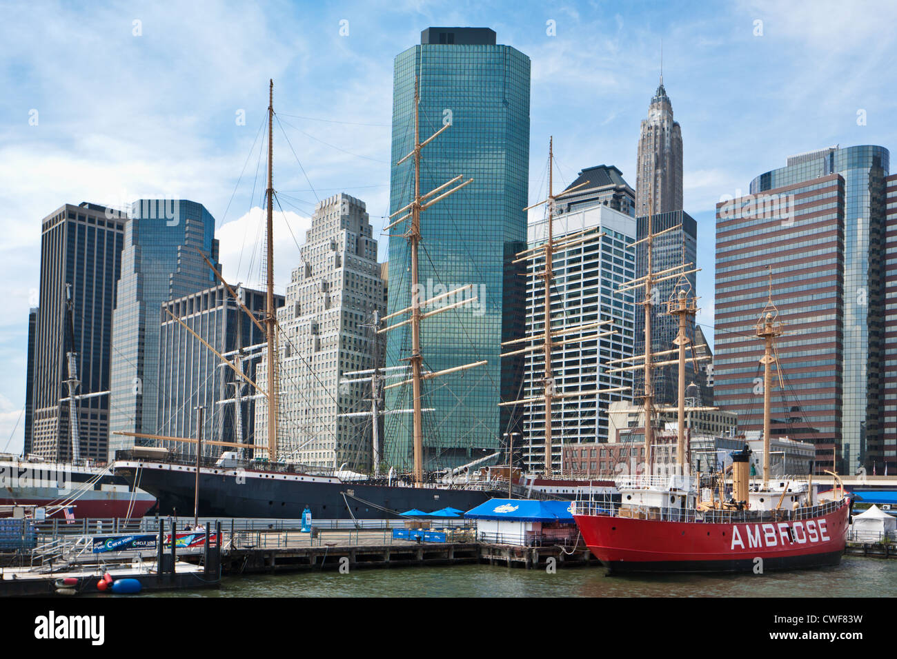 Navi storiche in East River, South Street Seaport, la parte inferiore di Manhattan, New York City Foto Stock