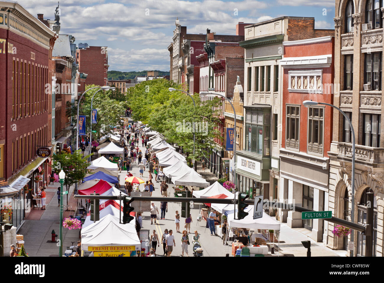 Settimanale di mercato degli agricoltori grazie quartiere storico di Troy, nello Stato di New York Foto Stock
