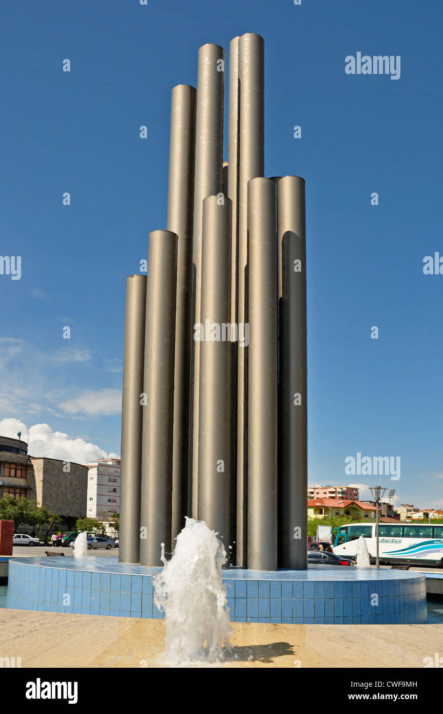 L'Europa, Albania, Shkodra, elaborare fontana nel centro della città Foto Stock