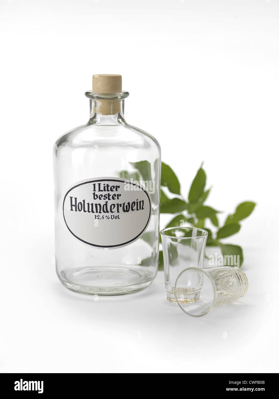 Bottiglia trasparente isolato su sfondo bianco Foto Stock