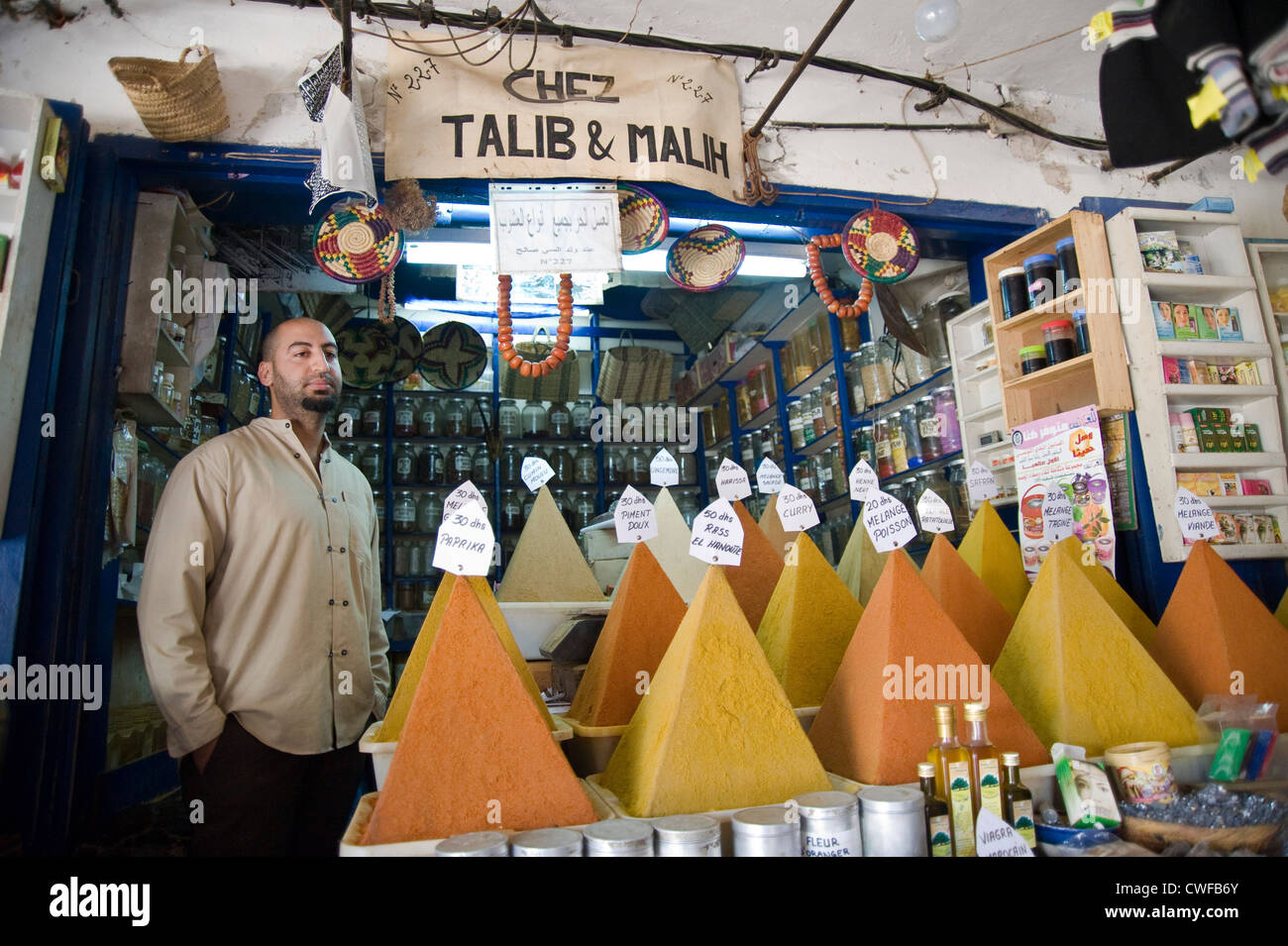 Spezie sul display nel mercato delle spezie, Essaouira, Marocco Foto Stock