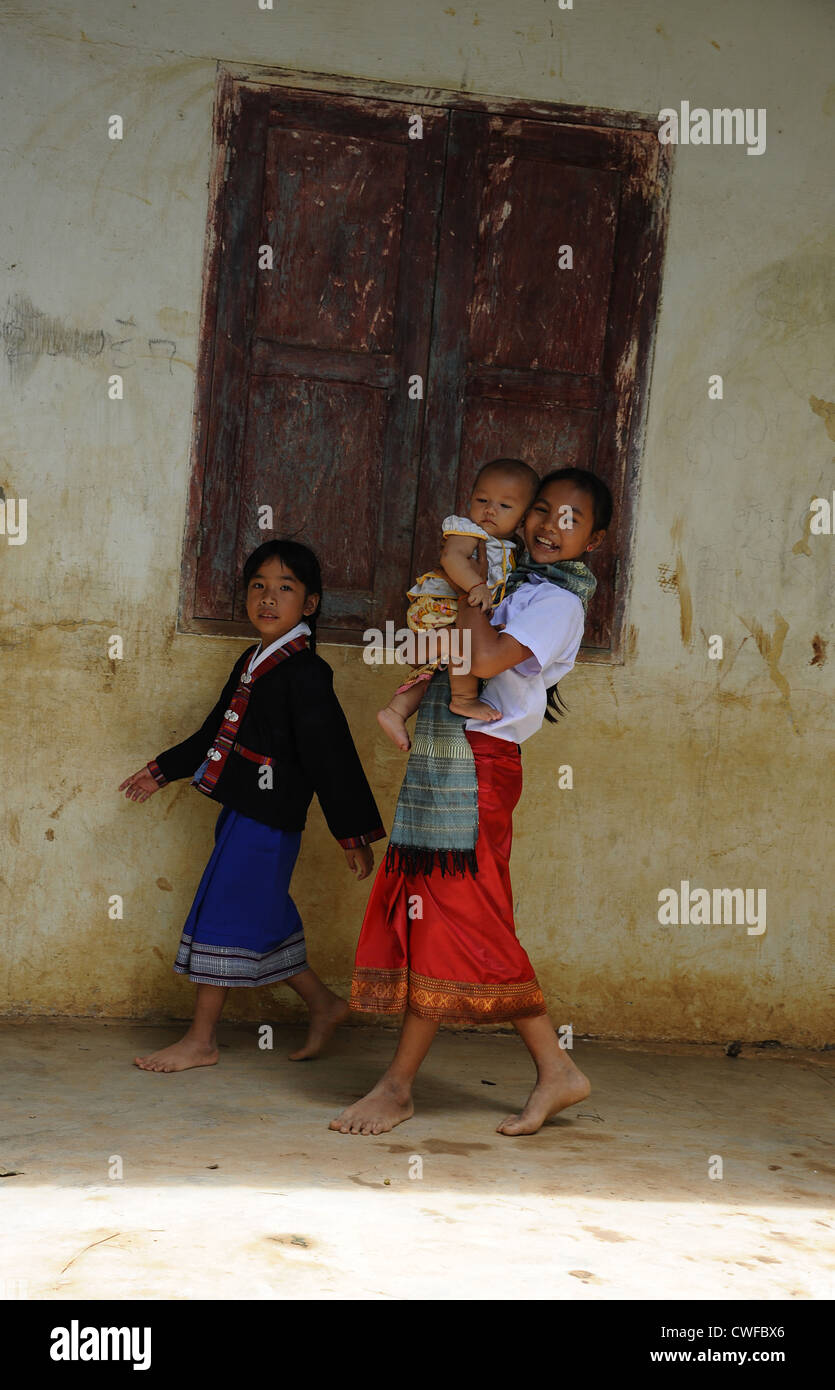 I bambini dal villaggio Banlaksip scuola primaria, Luang Prabang, Laos. Foto Stock