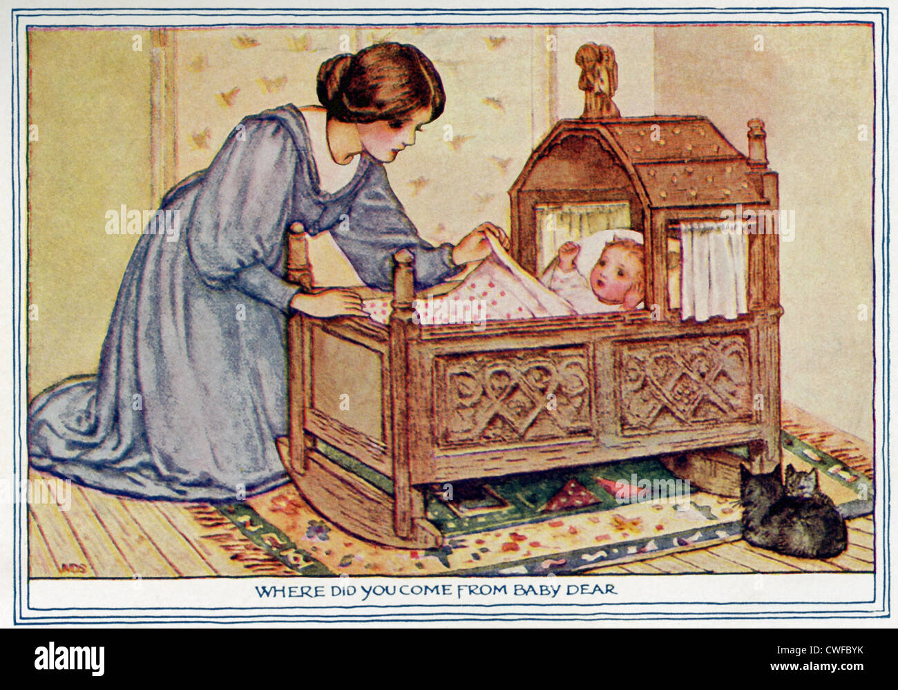 Un 1917 Illustrazione di una madre a dondolo il suo bambino in una culla con i cuccioli nelle vicinanze. Foto Stock