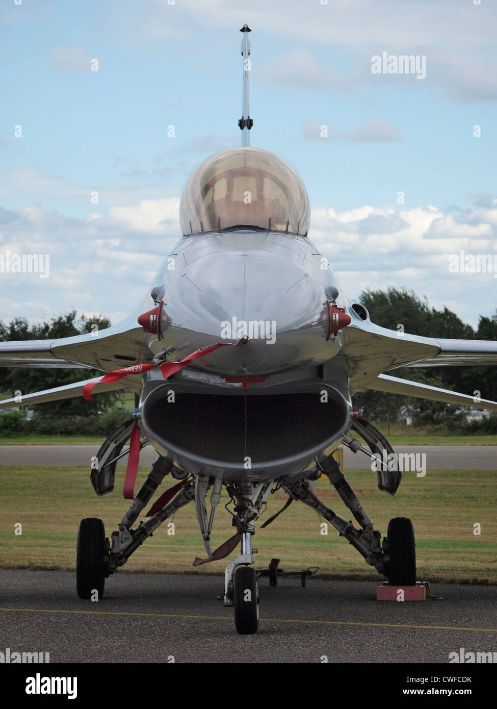 Olandese Royal Airforce F16 jet da combattimento vista frontale, seppe airfield, Noord Brabant, Paesi Bassi Foto Stock