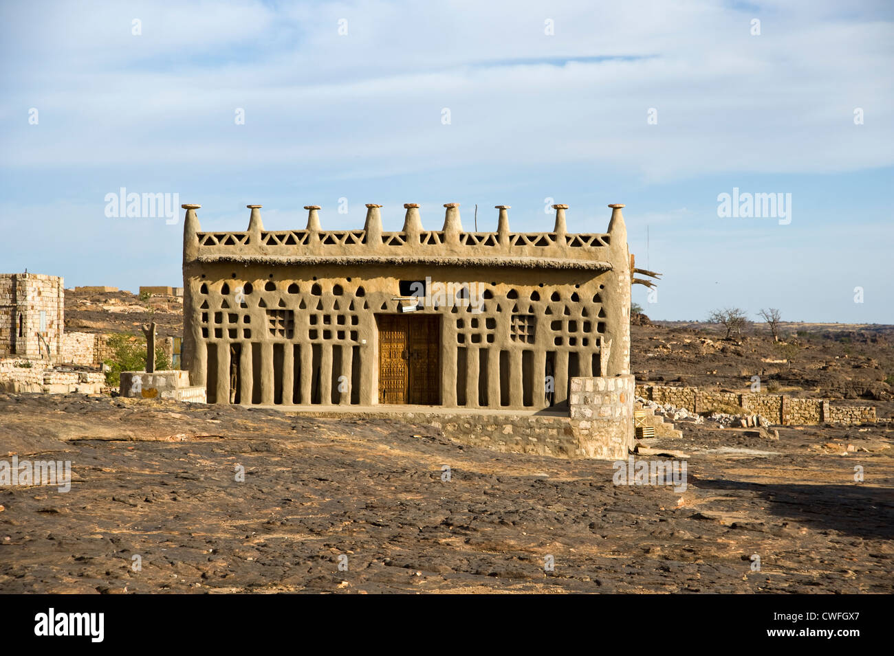 La moschea di Adobe, Bandiagara scarpata, Pays Dogon del Mali, Africa occidentale Foto Stock