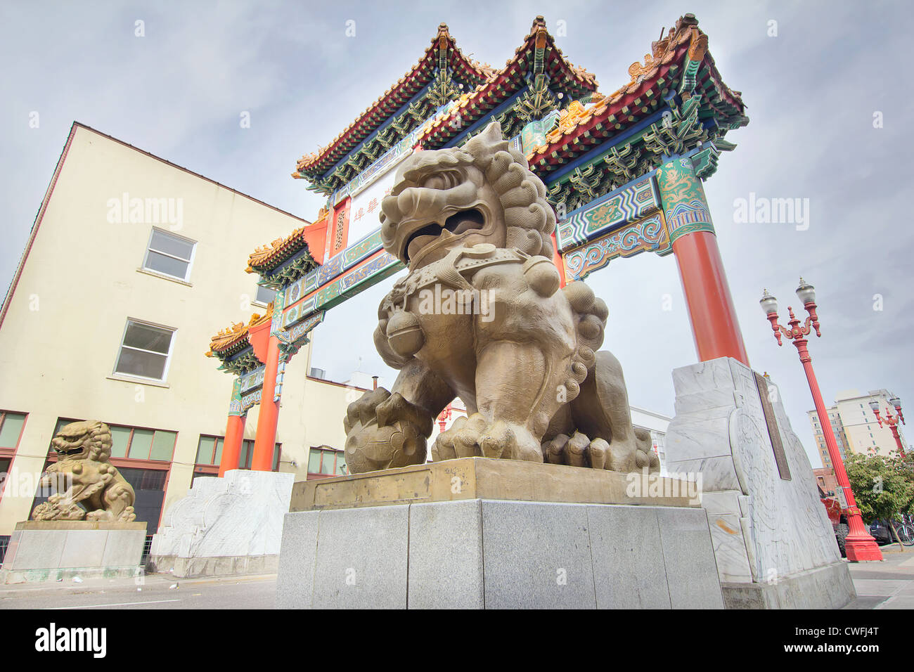Il cinese Foo cani prosperità statue a Portland Oregon Chinatown porta d'ingresso Foto Stock