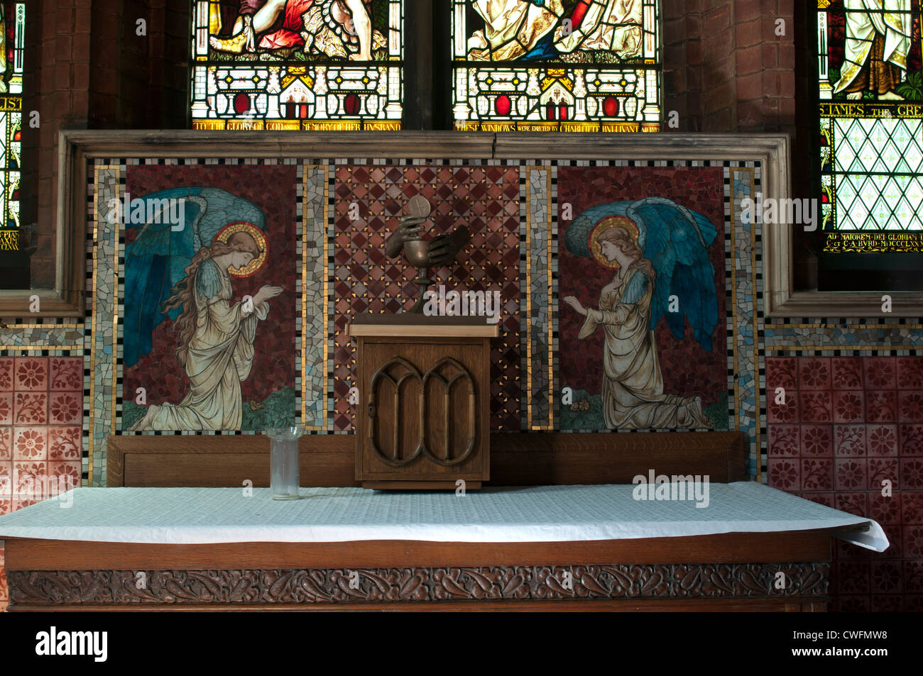 Il reredos, San Giacomo la grande chiesa, Shirley, West Midlands, Regno Unito Foto Stock