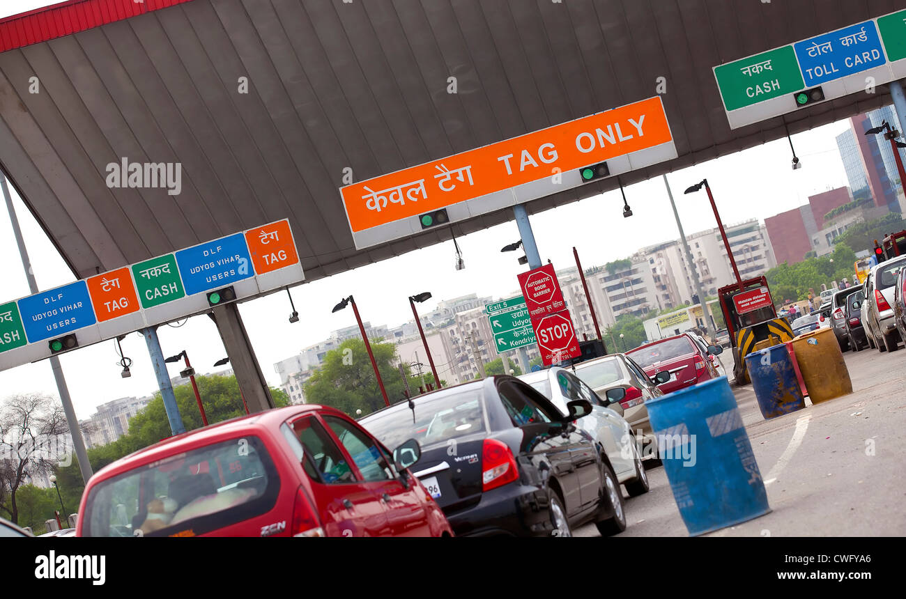 Casello plaza e checkpoint sull'ora di punta Foto Stock