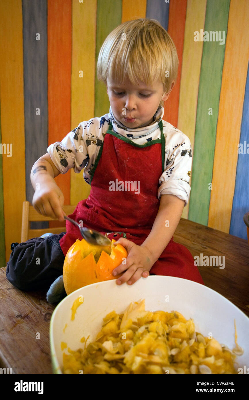 Berlino, processi figlio una zucca Foto Stock