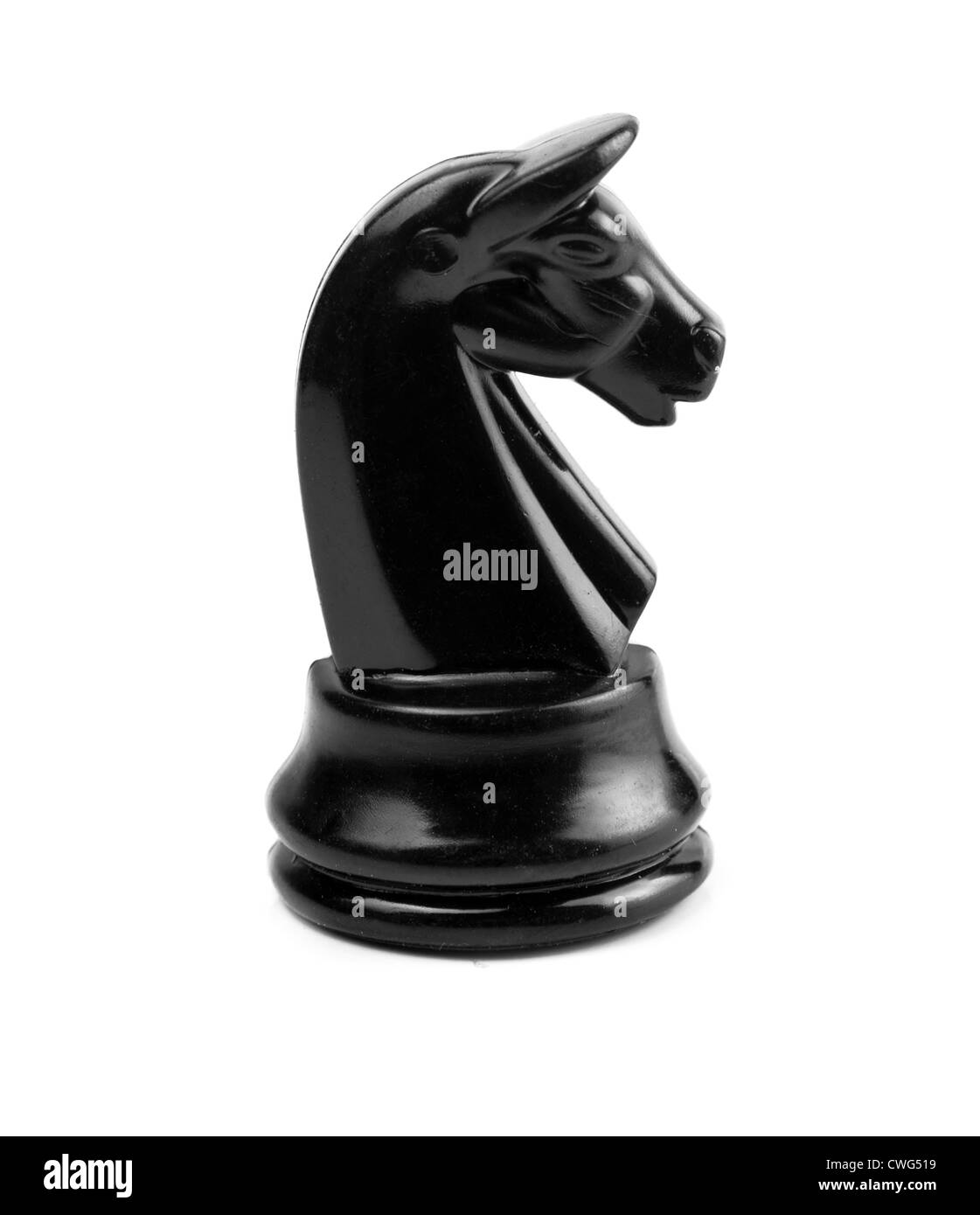 Il cavaliere. Nero pezzo degli scacchi su bianco Foto Stock