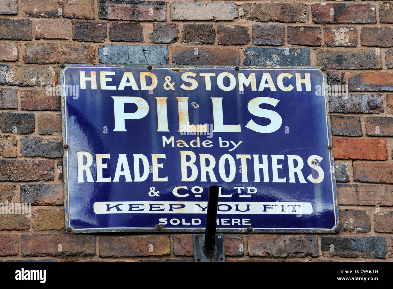 Vecchio spot di smalto per Reade Brothers testa e pillole di stomaco al Blists Hill Museum. Foto Stock