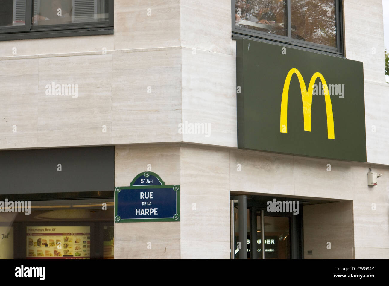 McDonald's sign, ristorante in Rue de la Harpe, Parigi, Francia Foto Stock