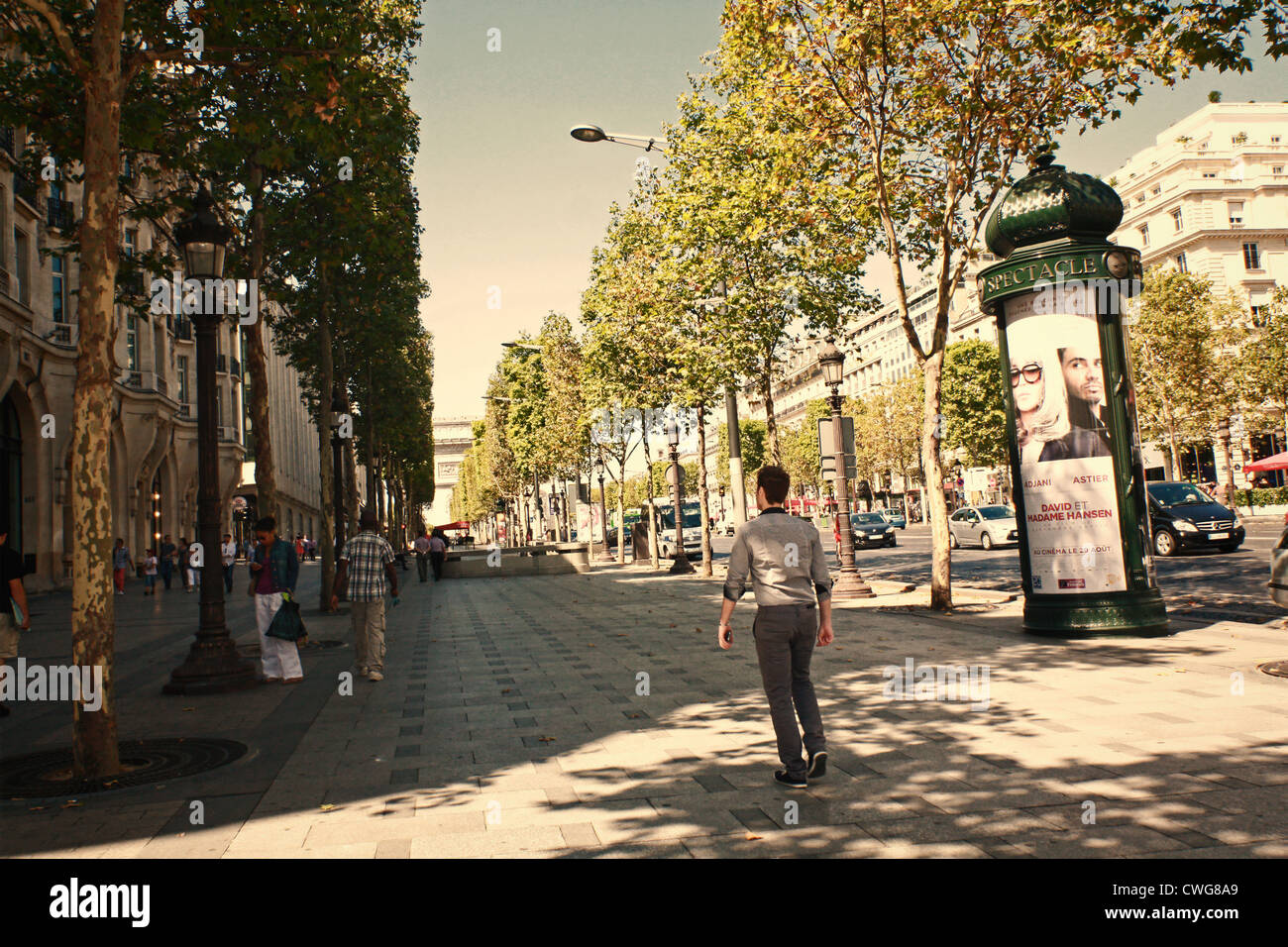 L'Avenue des Champs-Élysées, una delle più famose strade int egli mondo. Parigi, Francia, Europa. Foto Stock