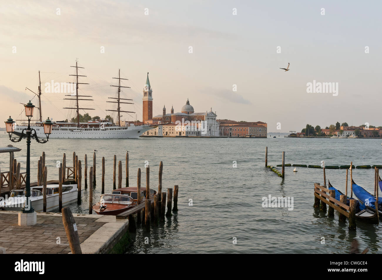 Nave a vela sul Grand Canal, Venezia, Italia. Foto Stock