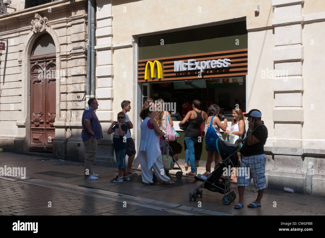 Mcdonalds McExpress fast food in uscita Montpellier, Francia. Foto Stock
