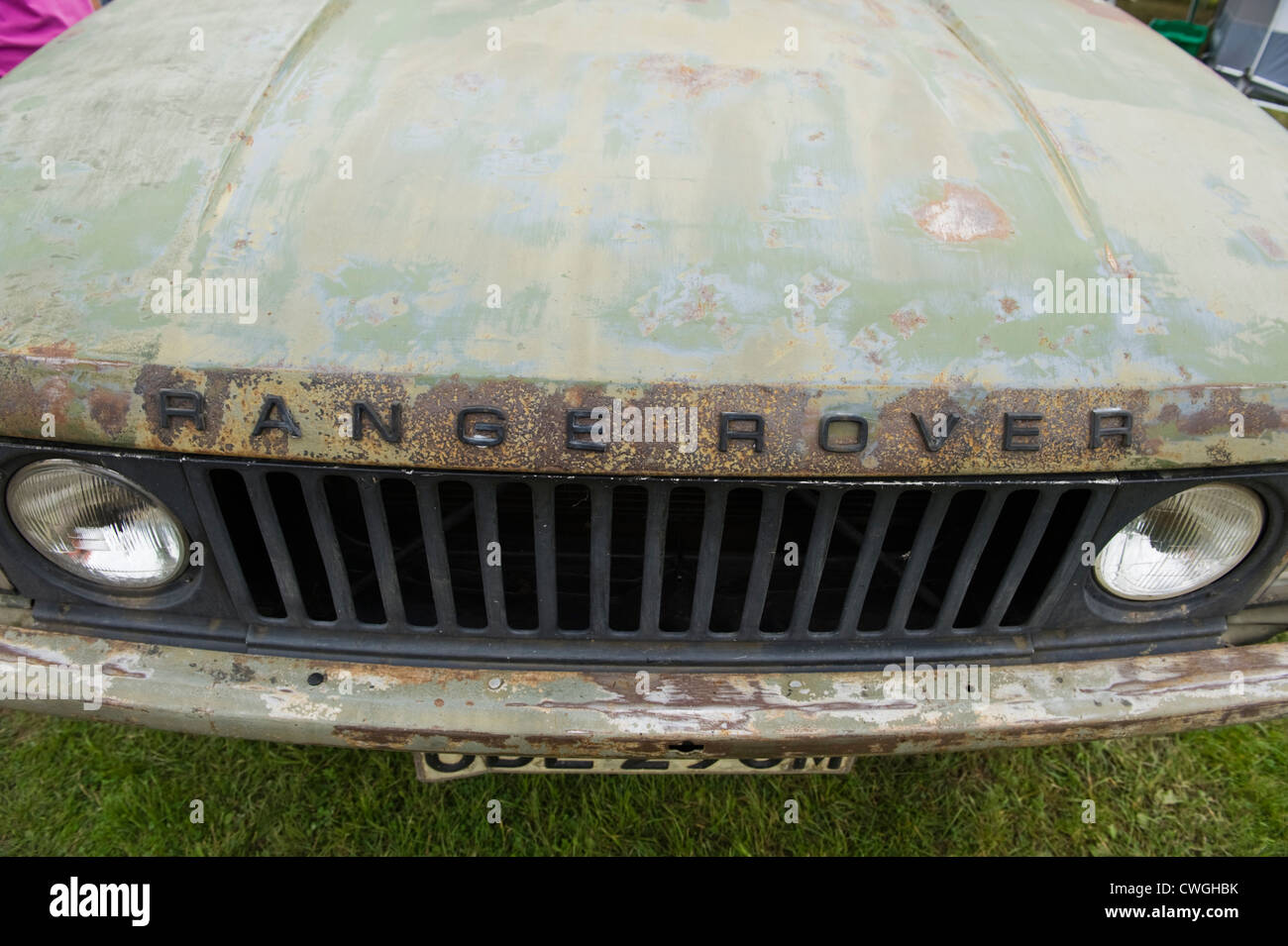 Vecchio classico Range Rover 4x4 levigato progetto di restauro sul display a Eastnor annuale Land Rover Visualizza Herefordshire Inghilterra Foto Stock