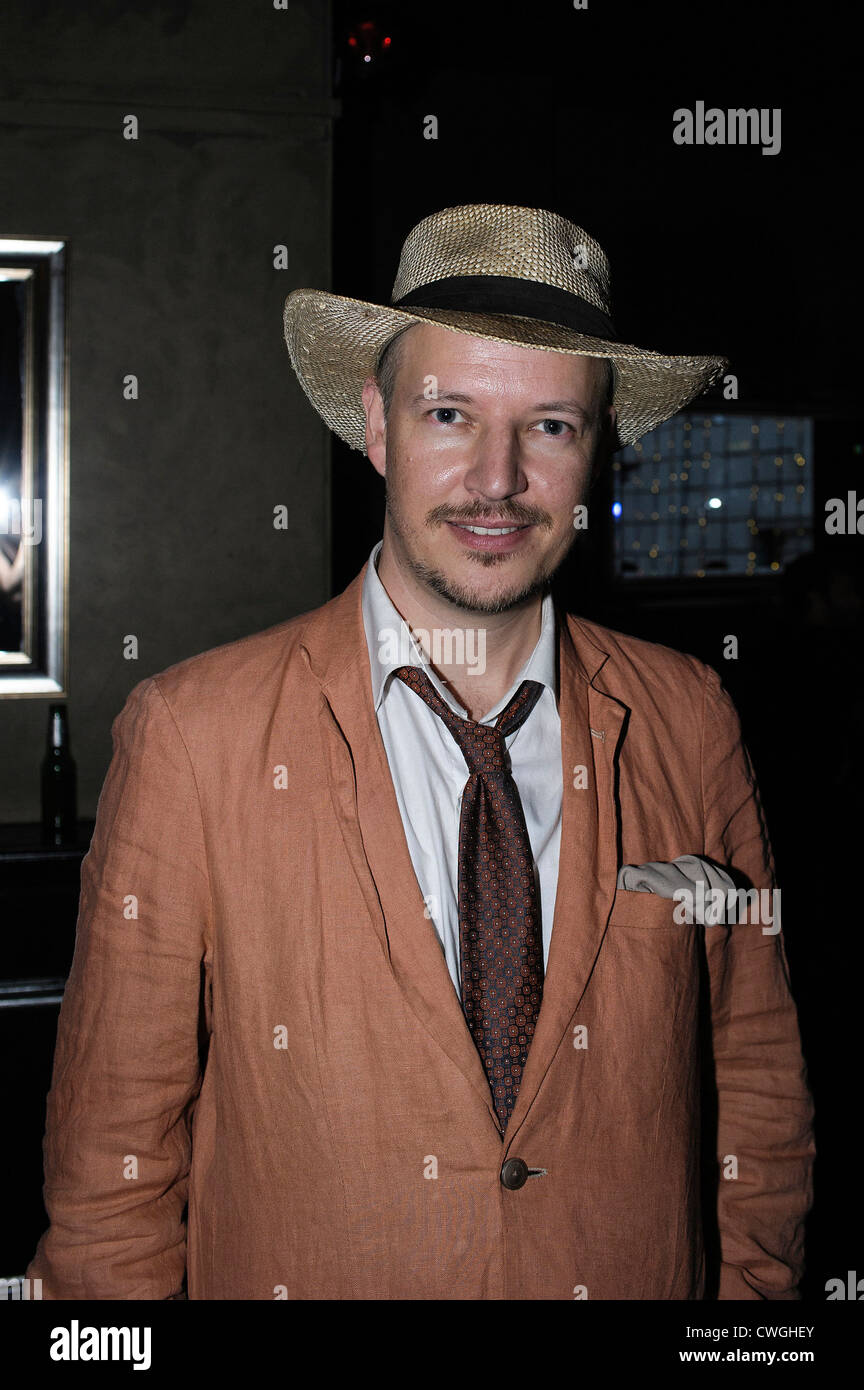 Il regista Tom sei assiste la varietà bevande FrightFest ricezione su Sun 26 agosto 2012 a gioiello Piccadilly, a Piccadilly Circus, a Londra. Persone nella foto: Direttore Tom sei . Tom è un regista olandese opere più conosciute sono il corpo controverso film horror, il Centipede umano e il Centipede umano 2. Foto di Julie Edwards Foto Stock