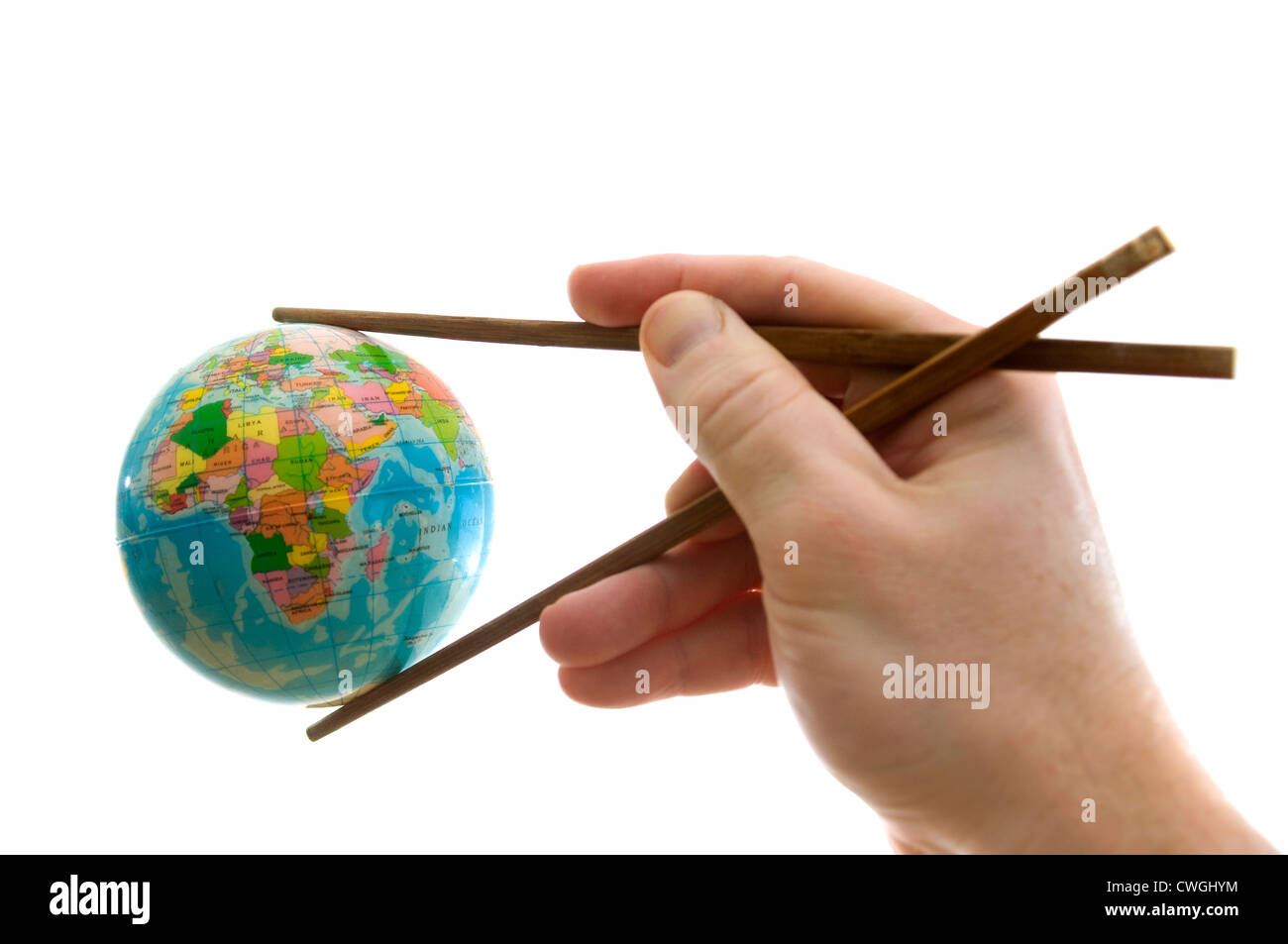 Bacchette cinesi holding globe Foto Stock