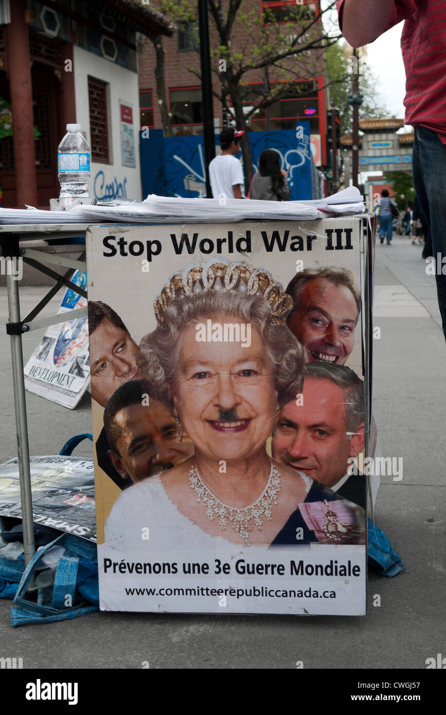Queen Elizabeth II immagine sulla destra estremista ala fermata poster World War III per le strade di Montreal Canada Quebac KATHY DEWIT Foto Stock