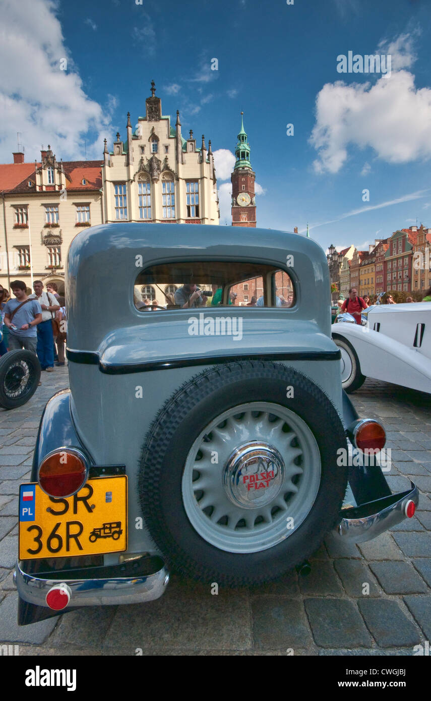 1930s Polski Fiat 508 a Motoclassic car show al Rynek (Piazza del Mercato) a Wroclaw, Bassa Slesia, Polonia Foto Stock