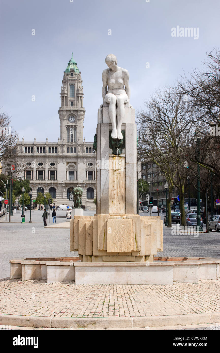Statua di Camara (municipio) (Pr Gen Humberto Delgado) Praca da Liberdade Porto Portogallo Foto Stock