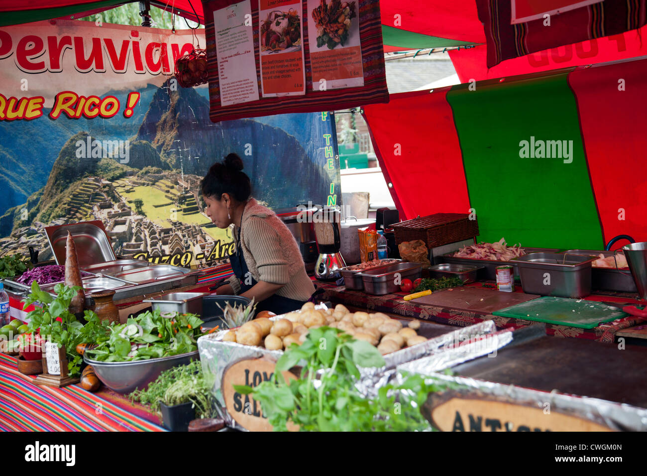 Il mercato di Camden bancarelle prodotti alimentari - London REGNO UNITO Foto Stock
