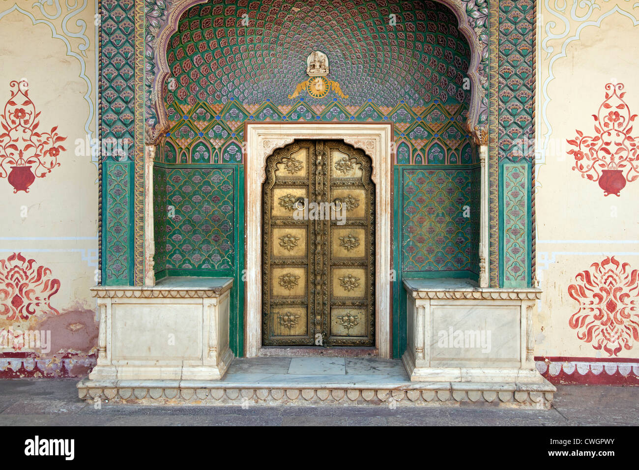 Rose gate sul complesso del City Palace, Jaipur, Rajasthan, India Foto Stock