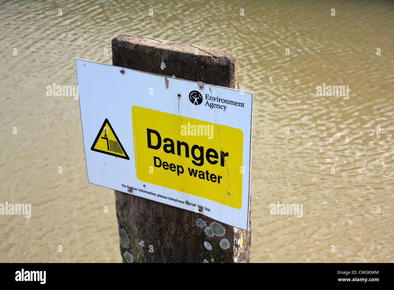Pericolo in acqua profonda segno Foto Stock