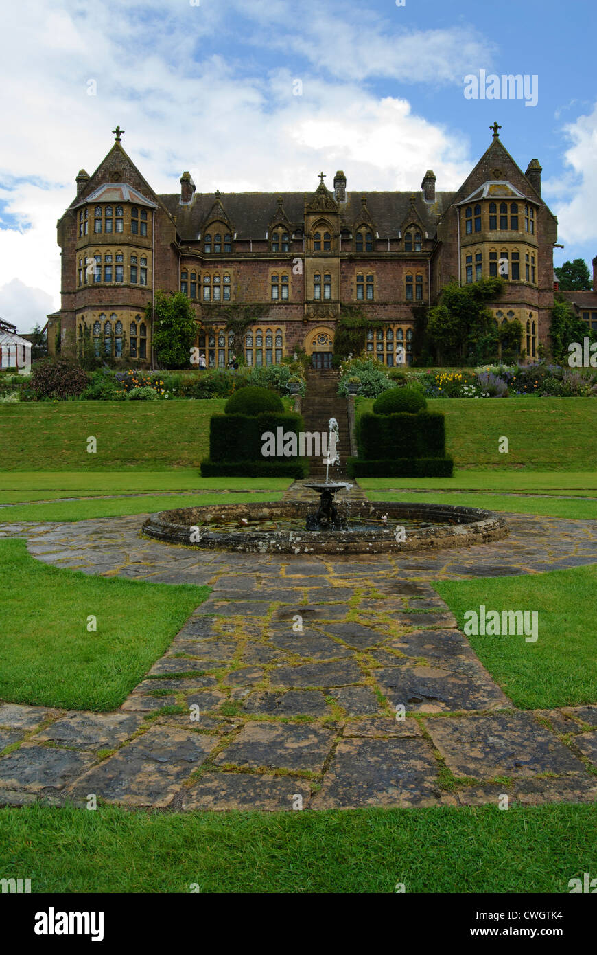 Knightshayes corte e giardino, vicino a Tiverton in Devon. Casa di campagna vittoriana con riccamente decorati e giardino. Foto Stock