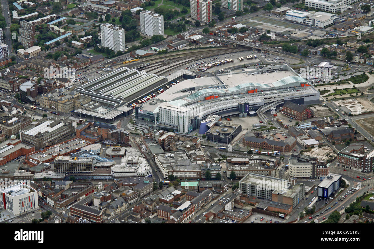 Vista aerea di St Stephens Shopping Centre e Paragon stazione ferroviaria, Hull, East Yorkshire Foto Stock